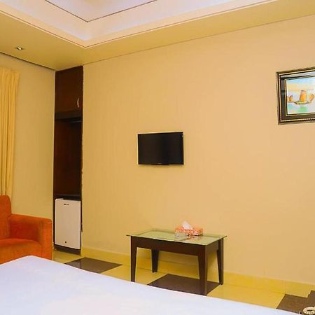 Hotel Royal Living Hotel & Suites Chittagong Bagian luar foto