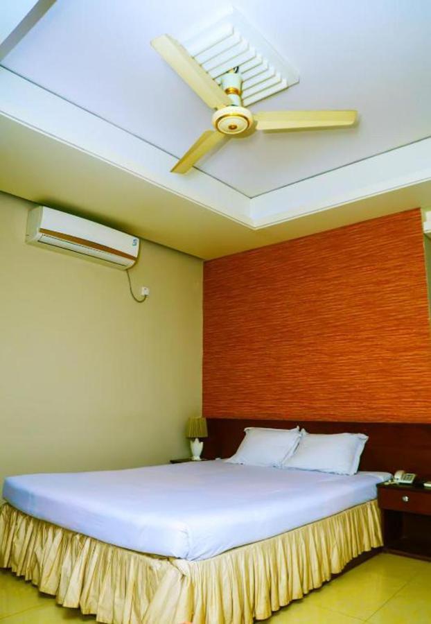 Hotel Royal Living Hotel & Suites Chittagong Bagian luar foto