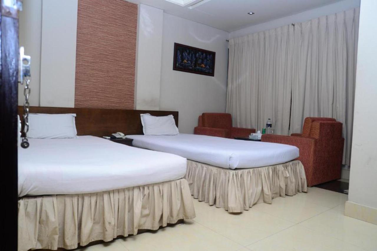 Hotel Royal Living Hotel & Suites Chittagong Bagian luar foto