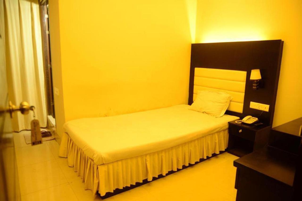 Hotel Royal Living Hotel & Suites Chittagong Bagian luar foto