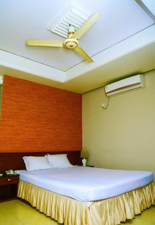 Hotel Royal Living Hotel & Suites Chittagong Bagian luar foto