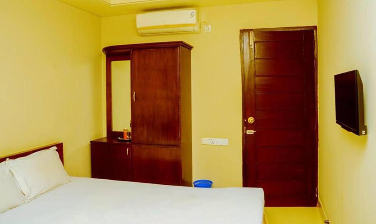 Hotel Royal Living Hotel & Suites Chittagong Bagian luar foto