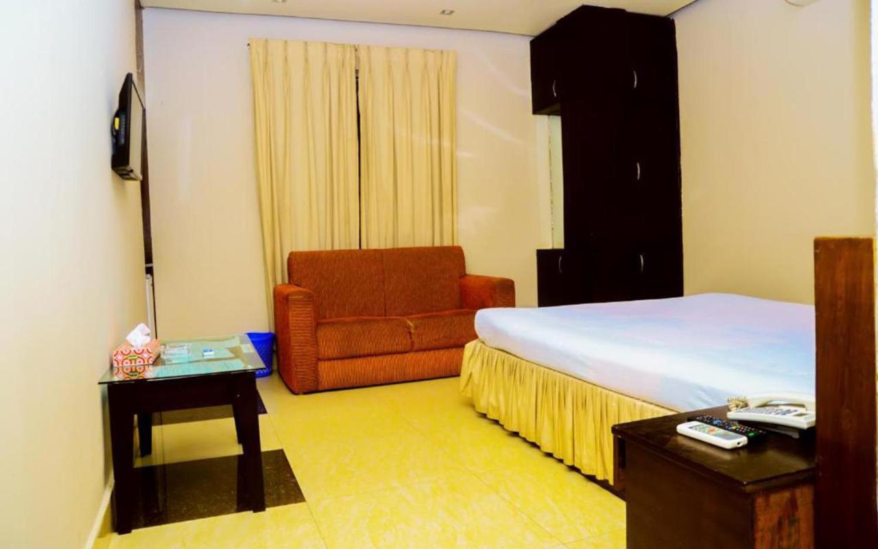 Hotel Royal Living Hotel & Suites Chittagong Bagian luar foto