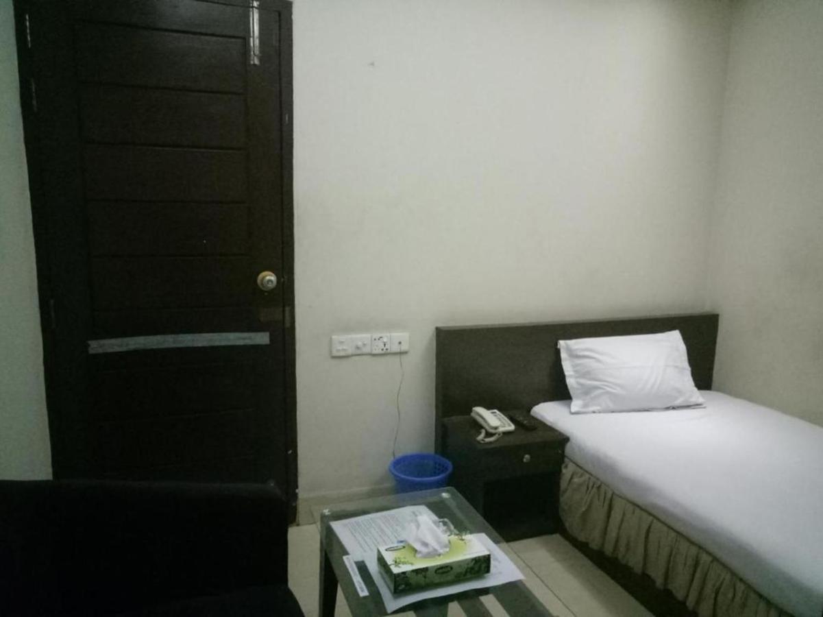 Hotel Royal Living Hotel & Suites Chittagong Bagian luar foto